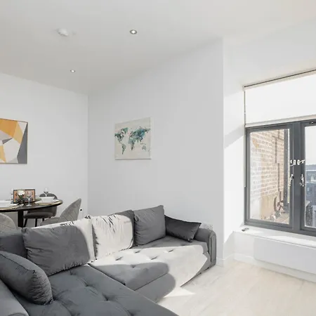 Apartment Modern 2 Bed By Docks, Sleeps 6 With Free Parking *