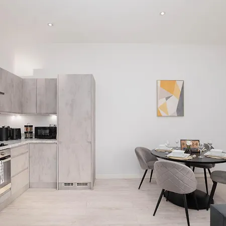 Modern 2 Bed By Docks, Sleeps 6 With Free Parking Leeds (West Yorkshire)