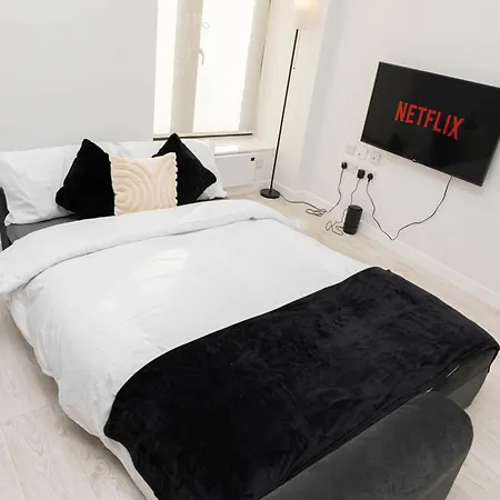 Modern 2 Bed By Docks, Sleeps 6 With Free Parking Apartment