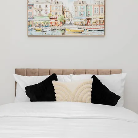 Modern 2 Bed By Docks, Sleeps 6 With Free Parking Leeds (West Yorkshire)