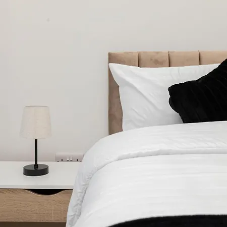 Modern 2 Bed By Docks, Sleeps 6 With Free Parking Apartment Leeds (West Yorkshire)