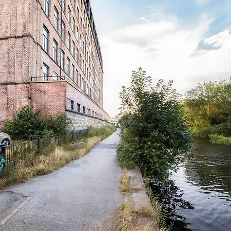 Modern 2 Bed By Docks, Sleeps 6 With Free Parking Apartment
