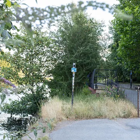 Apartment Modern 2 Bed By Docks, Sleeps 6 With Free Parking *